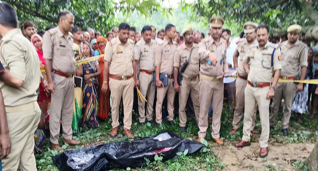 Bodies of two friends found hanging from a tree in farrukhabad, both had gone to temple on Janmashtami