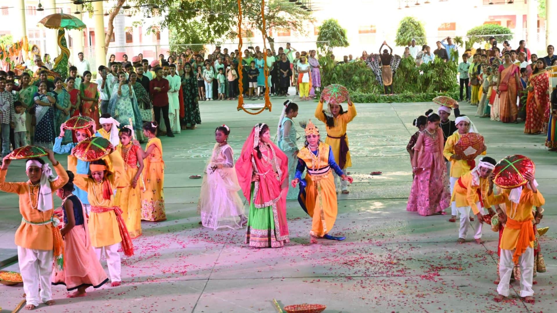 Krishna Kanhaiya was born in Varanasi on Janmashtami and Rohini Nakshatra Kanha Makhan Mishri