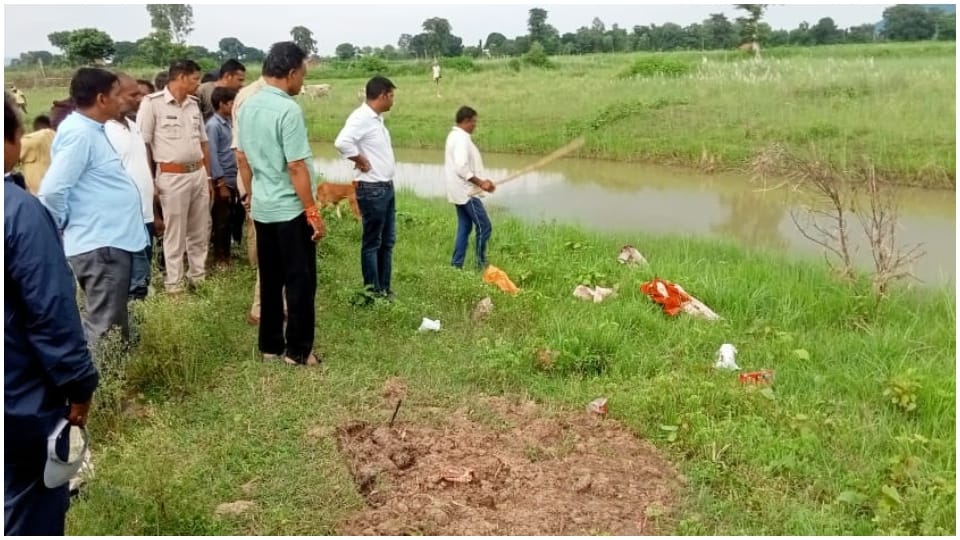 Maihar News: Dead body buried after doing Tantra Kriya when police dug the grave they found dog corpse