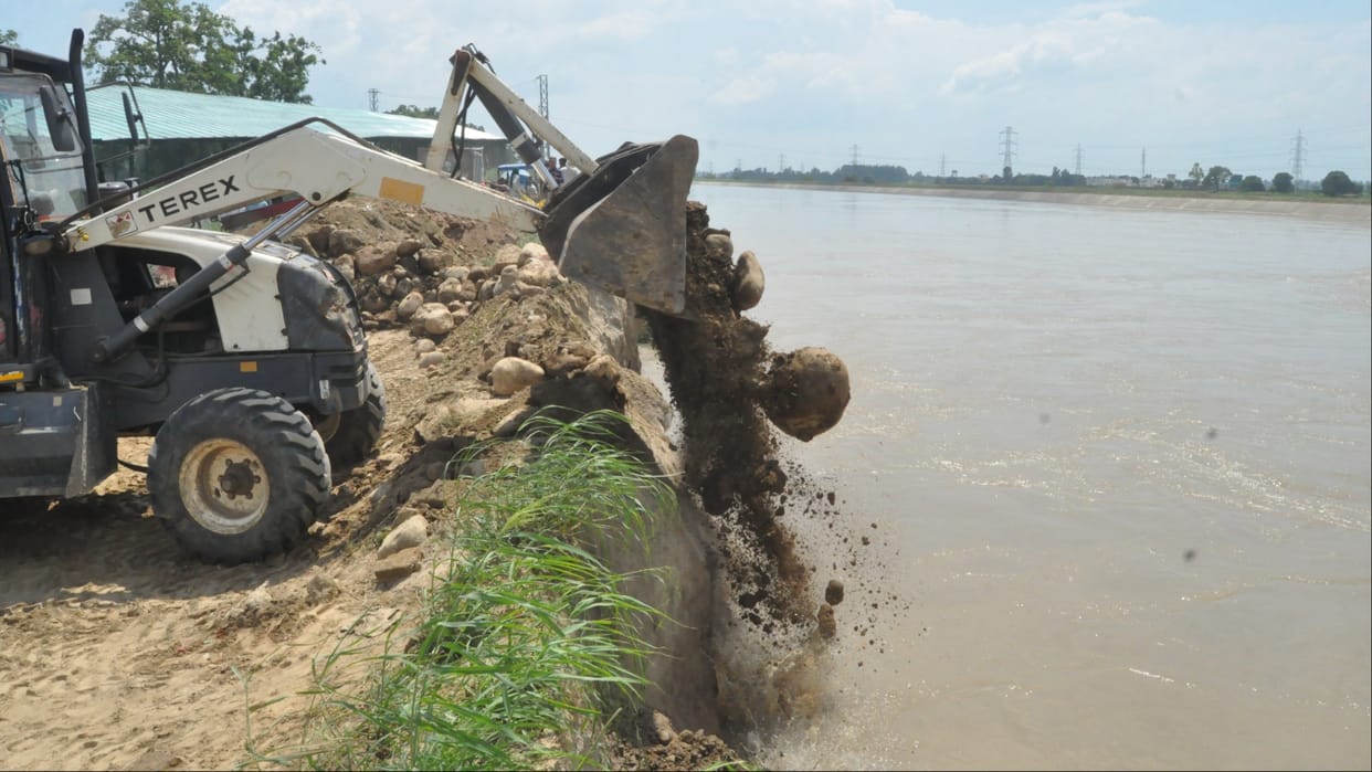 Haryana: Erosion occurred on the banks of Western Yamuna Canal, created panic