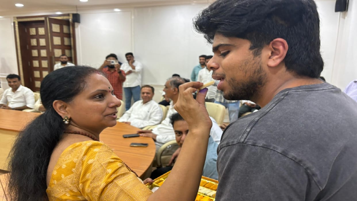 BRS leader K kavitha came out from Tihar jail