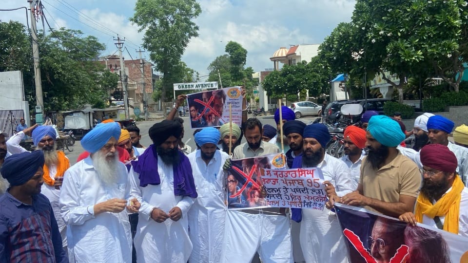 Protest against Kangana Ranaut film Emergency in bathinda