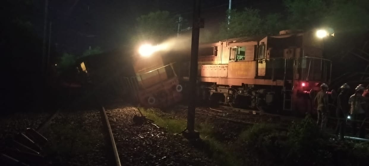Engine of goods train colloied in Unchahar Raebareli.