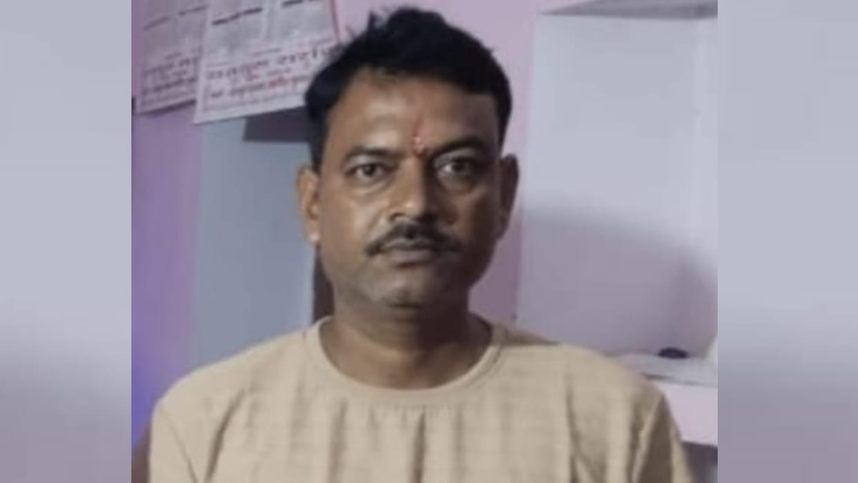 A man commits suicide in a village of Khandasa thana in Ayodhya.