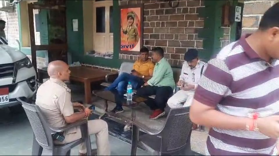 Police came to arrest Chairman Krishna Chandrakar but returned empty handed in Durg