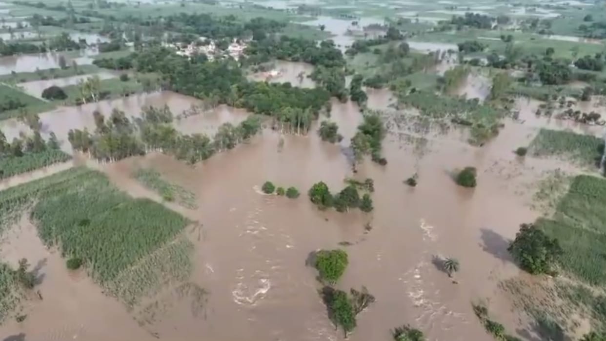 Sitapur: Water of Sharda nahar enters in villages.