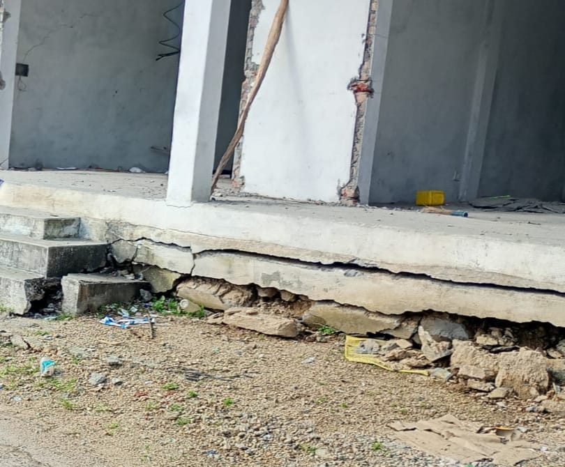 Tehri Disaster Cracks in houses due to land subsidence in Kaniyaz and Bhatgaon, 31 family left homes