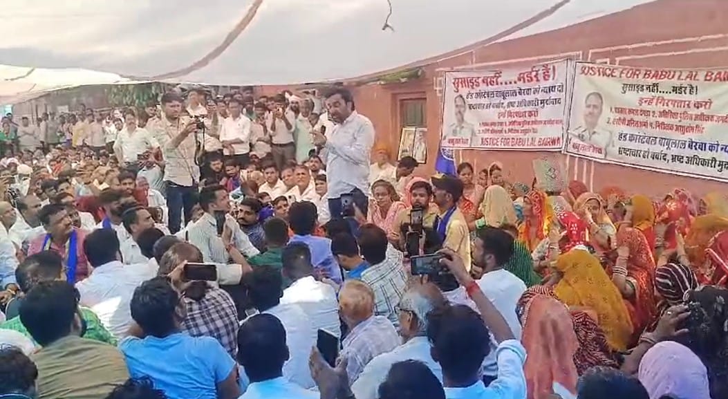 Beniwal met the family members of the deceased policeman in Jaipur