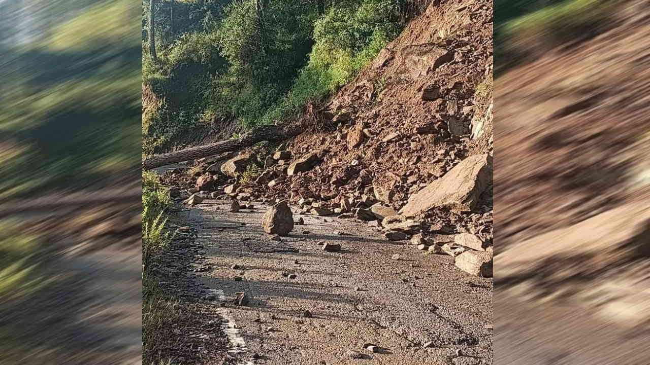 Landslide near Mussoorie Landour road highway closed in Karnaprayag passengers stranded Uttarakhand News