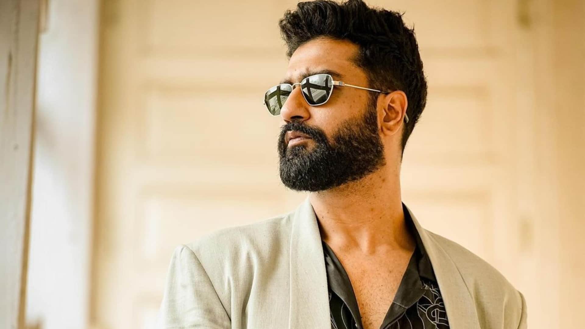 Vicky Kaushal shared a touching tribute for Karan Aujla as he went on stage during his Mumbai concert