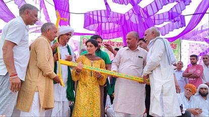 Haryana: खेल से जुड़ी रहेंगी विनेश, राजनीति का फैसला घर के लोगों पर निर्भर Haryana: Vinesh will remain associated with sports, told when will she take decision on politics