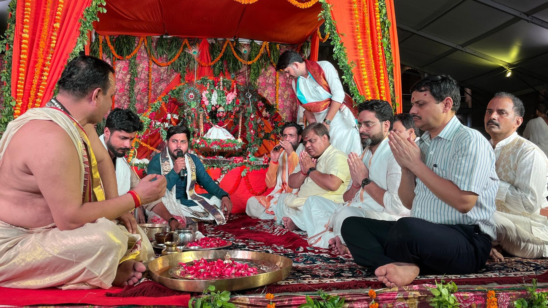Kashi Vishwanath Temple CEO transferred