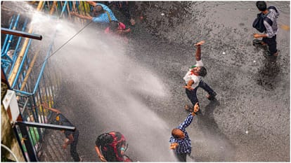 West Bengal Kolkata Nabanna Abhijan: Lathicharge on protesting students taking police fired tear gas shells
