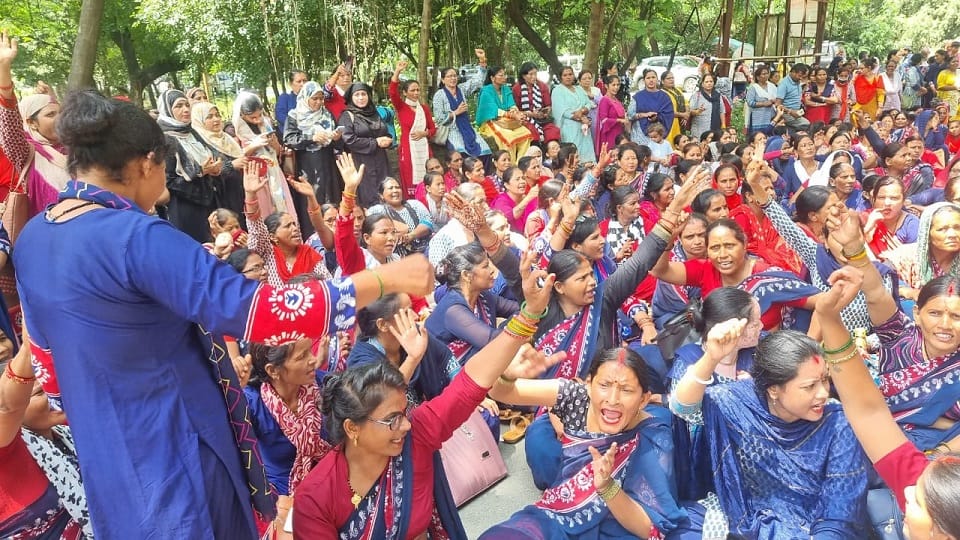Anganwadi workers took to the streets with their demands in rudrapur
