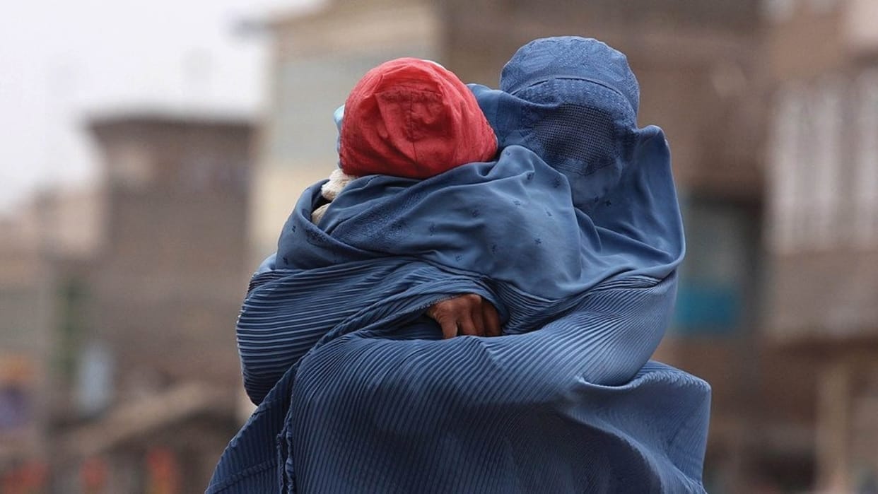 Afghanistan: Demand to withdraw the law that makes women powerless and invisible