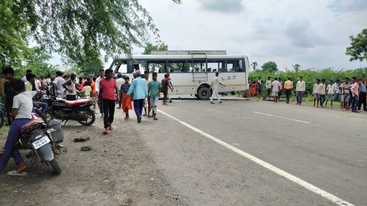 Bihar News: Woman dies in road accident in Gaya, crushed by speeding bus; People created a ruckus in protest