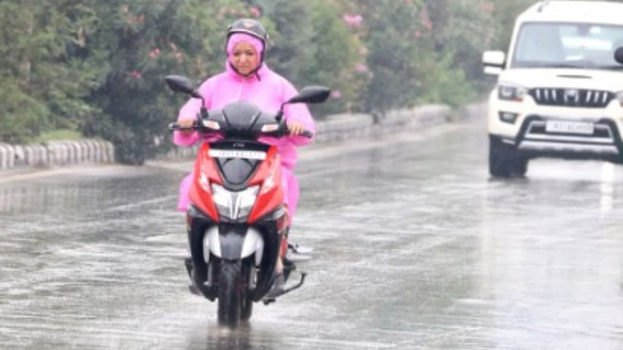 Clouds rained heavily, streets and localities submerged in Jammu, roads turned into ponds, see pictures