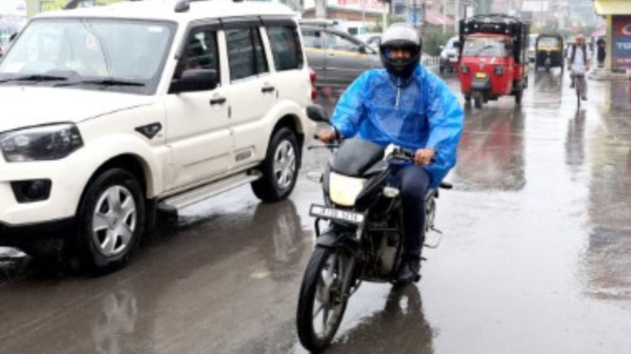 Clouds rained heavily, streets and localities submerged in Jammu, roads turned into ponds, see pictures