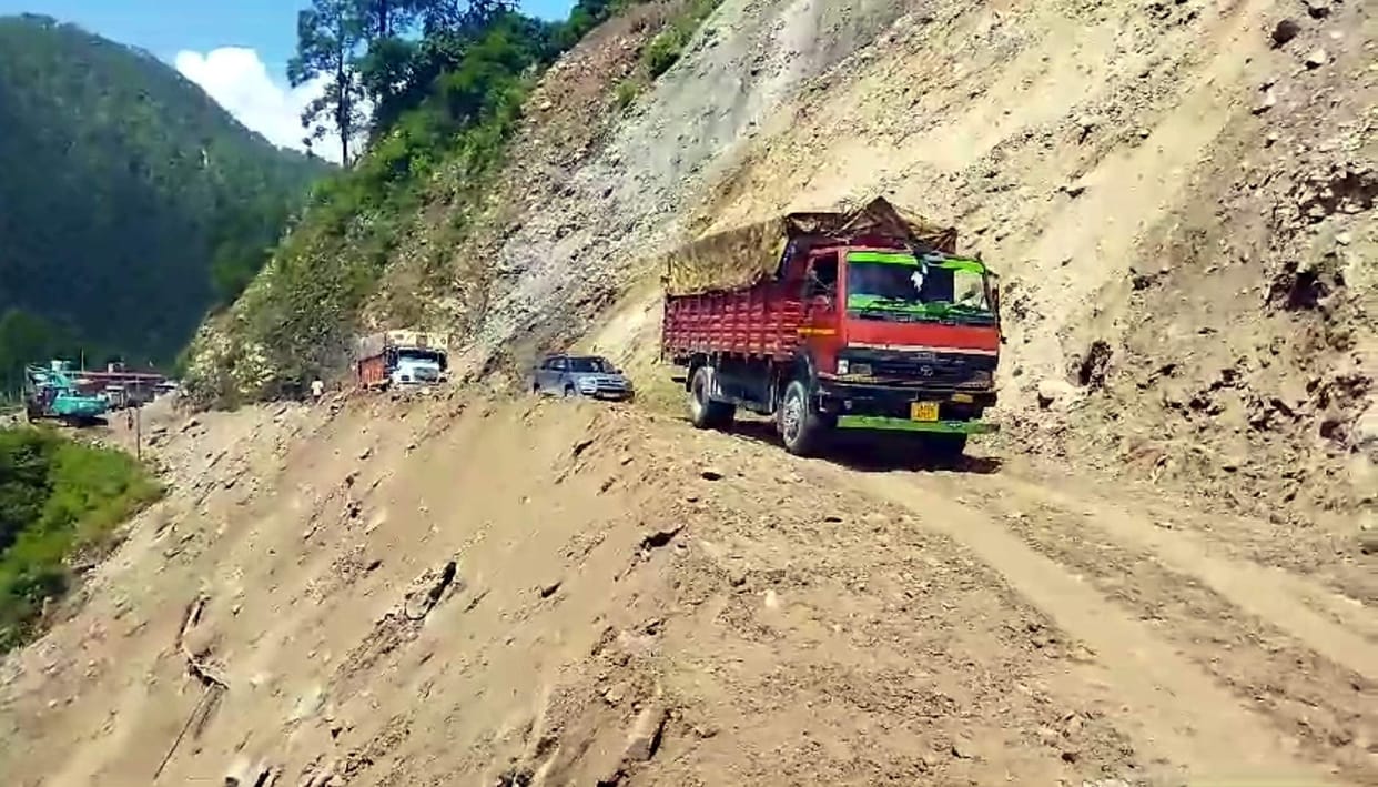 Badrinath highway remains blocked for eight hours in Parthadip after landslide