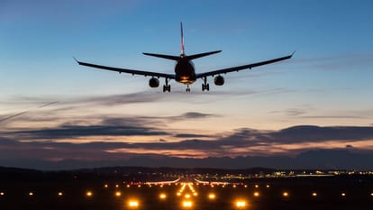Over 30 flights receive bomb threats on Saturday, Bomb threats in flights, news in hindi