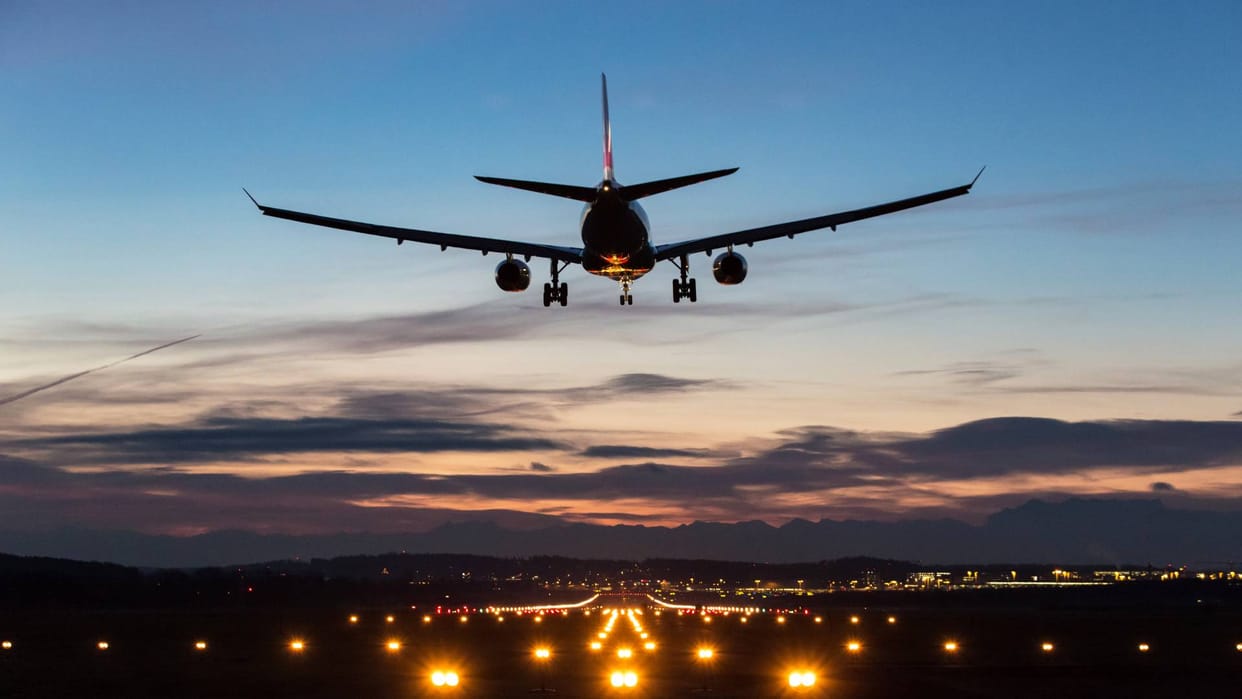 Over 30 flights receive bomb threats on Saturday, Bomb threats in flights, news in hindi