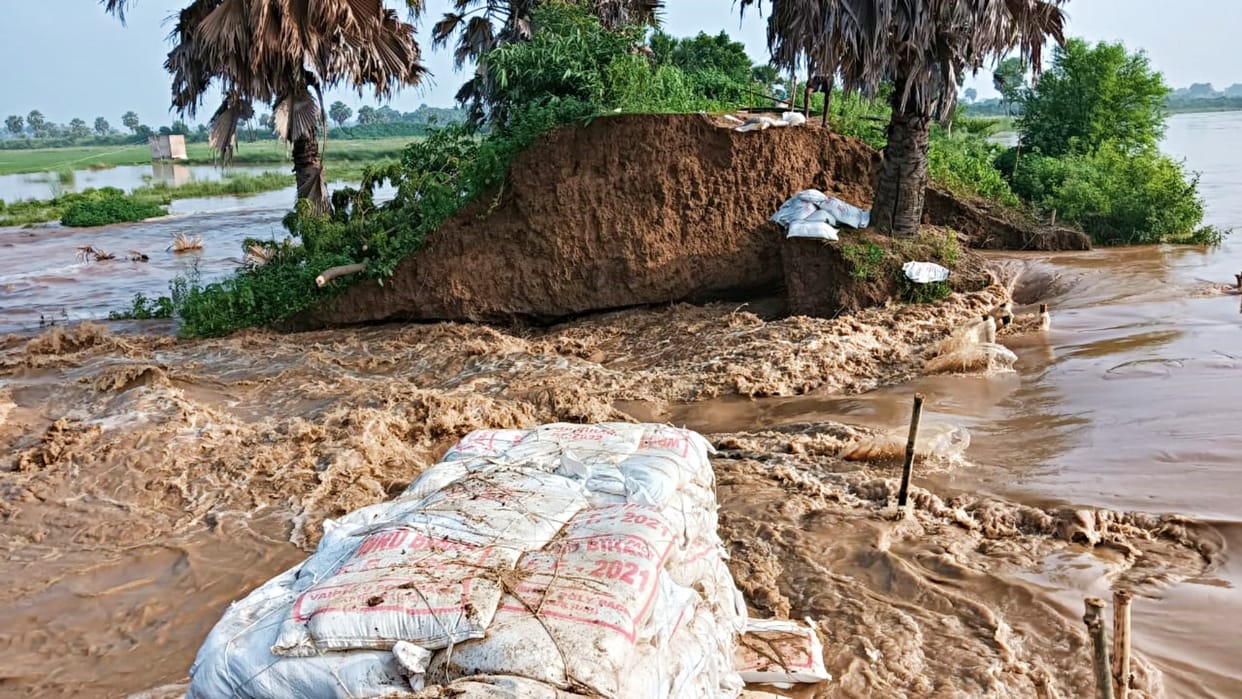 Flood: Due to rising water level of Jiraiyan river in Nalanda, embankment broke, water spread over 1000 bighas