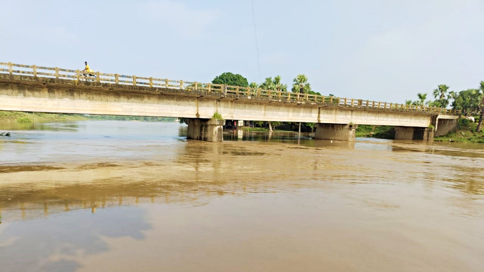 Flood: Due to rising water level of Jiraiyan river in Nalanda, embankment broke, water spread over 1000 bighas