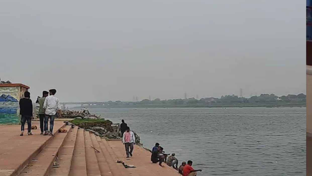 Stones from rejected mines were used in River Front project, crores have been paid.