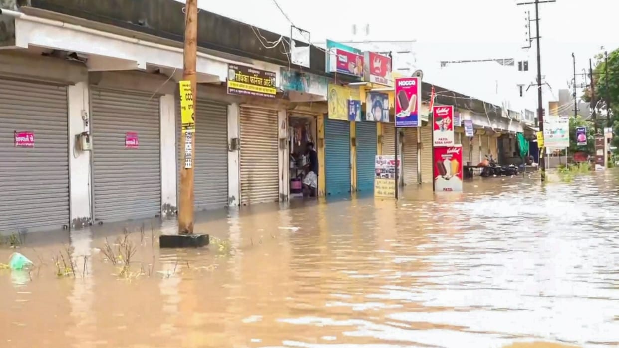 Gujarat rains: Parts of Vadodara city remain flooded for 2nd day, Army called in