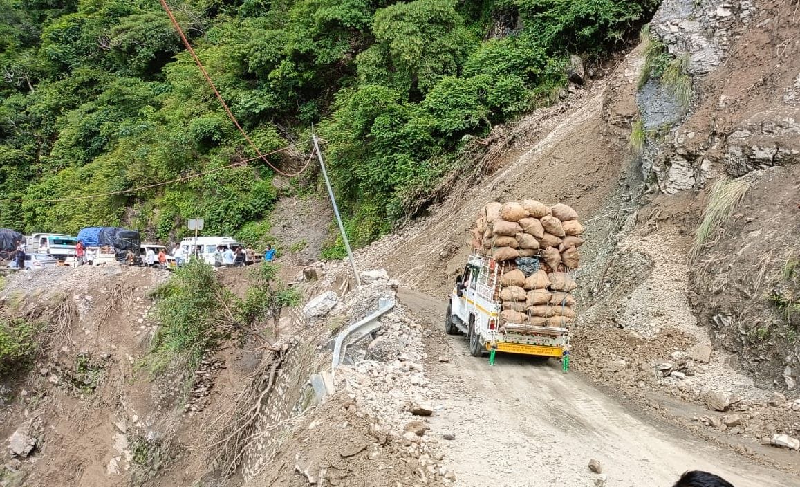 Landslide Kalsi-Chakrata motorway opened after 17 hours, passengers vehicles remained stranded overnight
