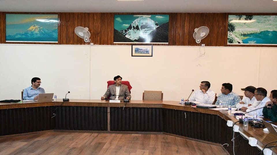 Review meeting of Kumaon Commissioner Deepak Rawat in nainital