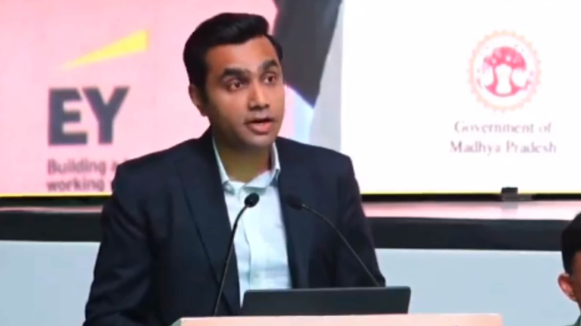 करन अदाणी ने निवेश की जानकारी दी।