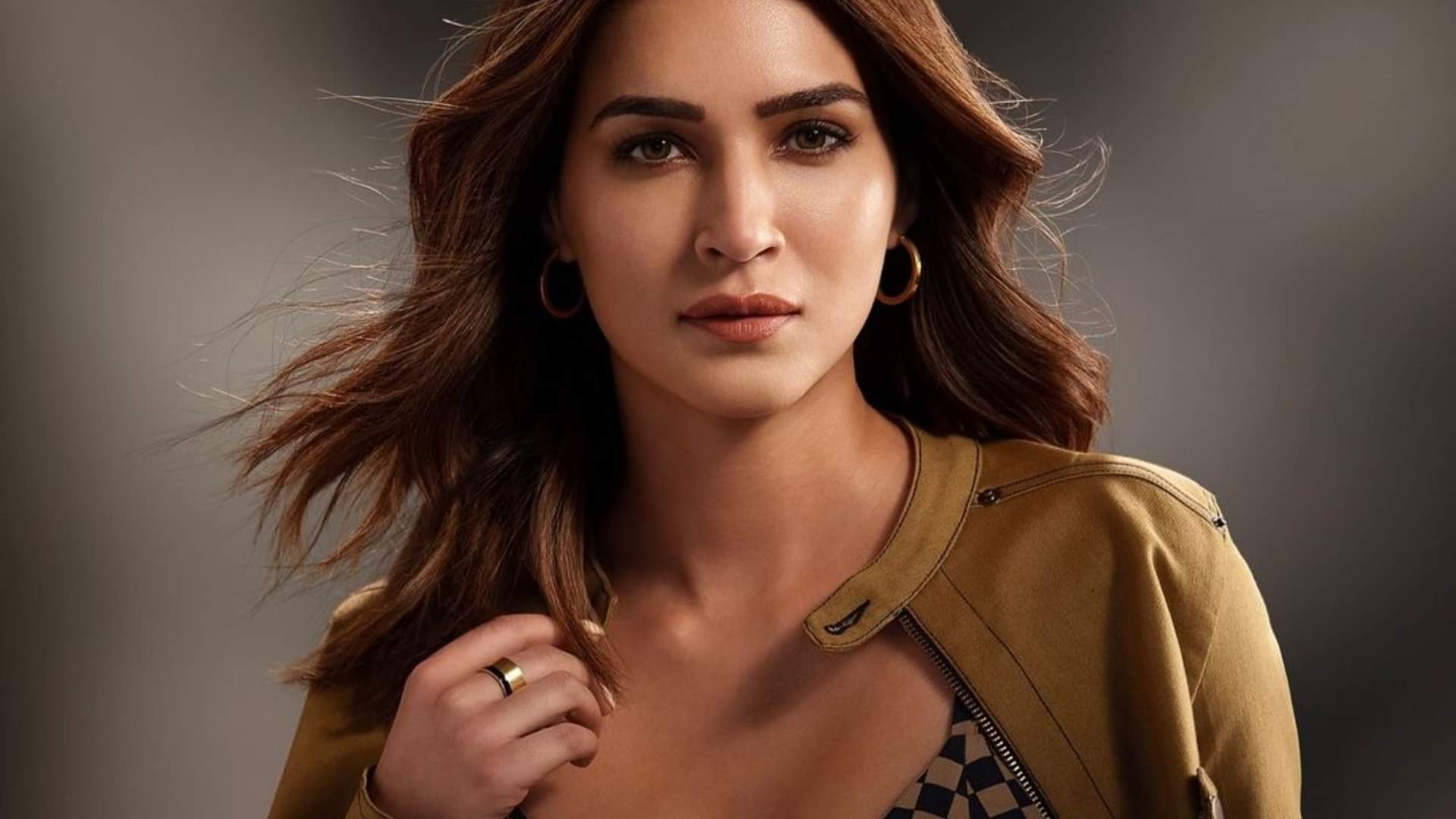 Kangana Ranaut Deepika Padukone Kriti Sanon Sridevi Hema Malini are Bollywood Actress who did Double Role