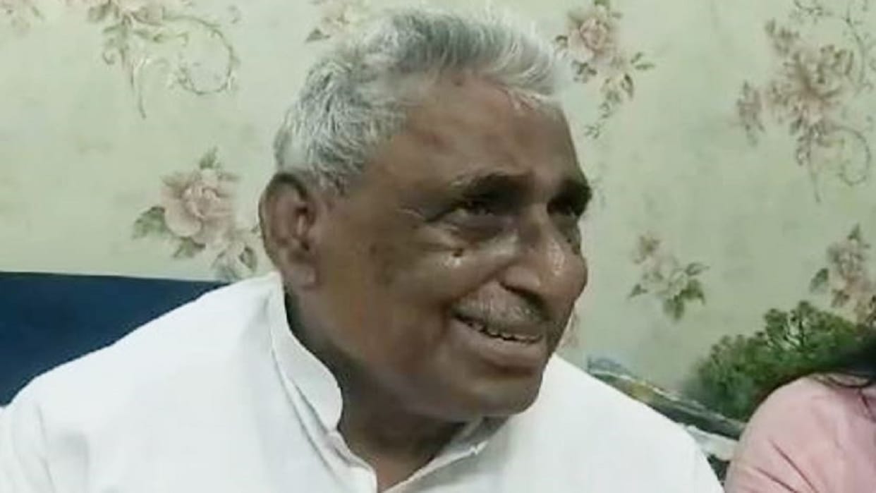 sp leader mata prasad pandey alleges police did not allow voting at the behest of BJP