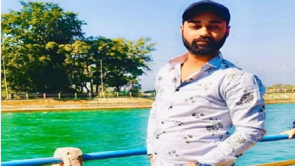restaurant owner beat a young man to death in Delhi
