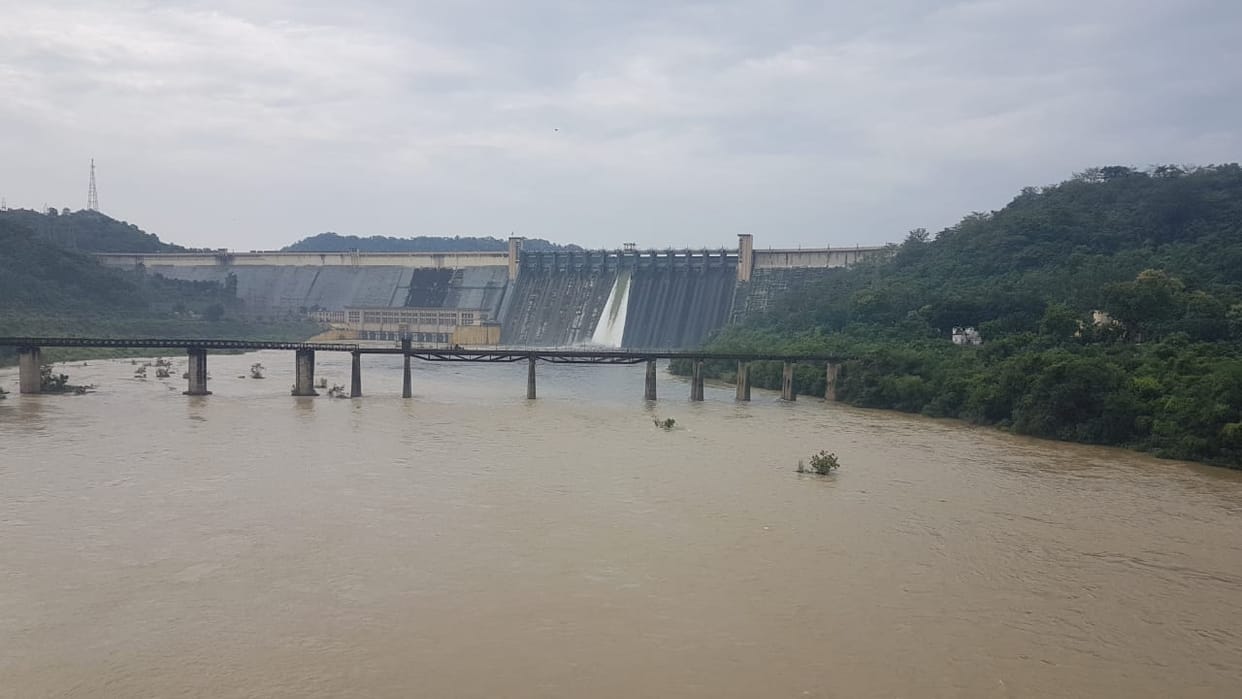 Rihand Dam many gate opened in sonbhadra for safe Dam