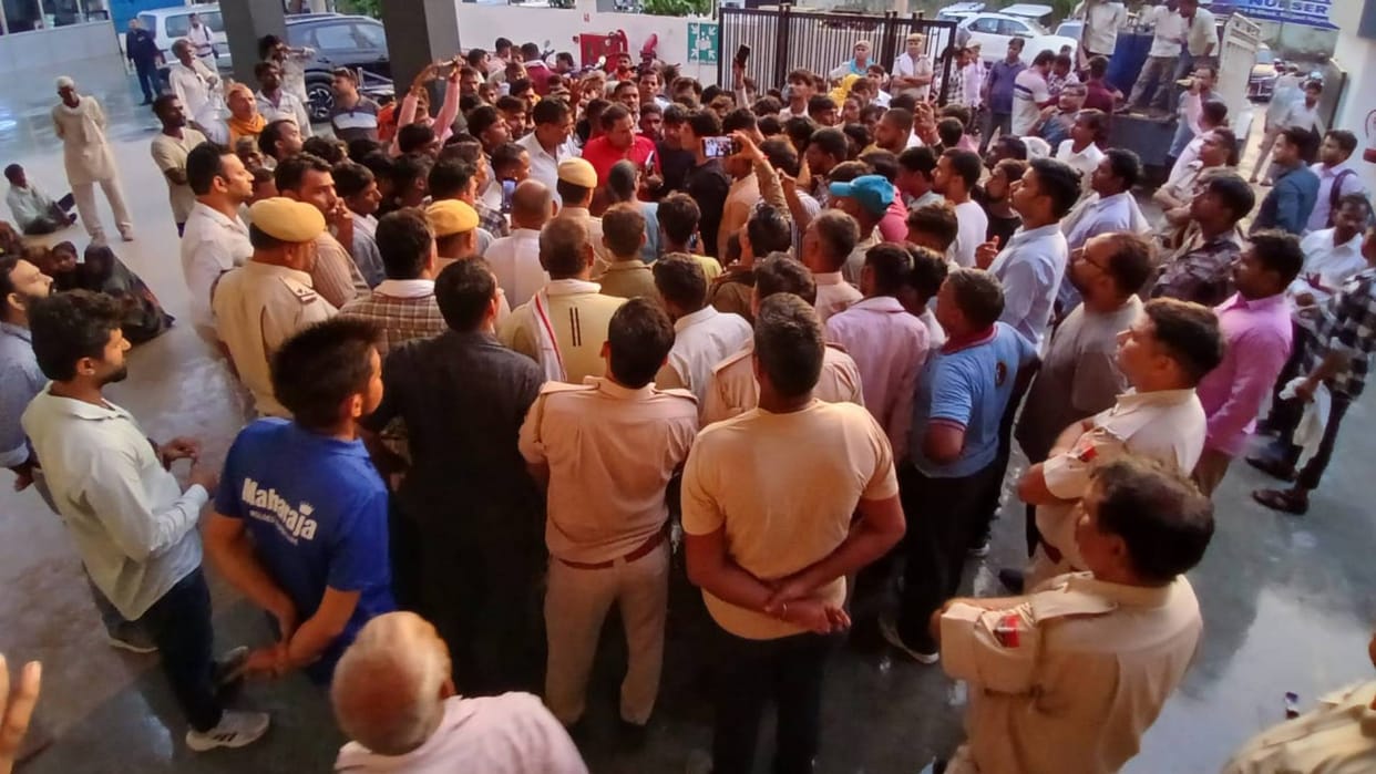 Bharatpur News After death of woman in private hospital family members created ruckus