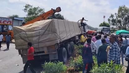 Rajasthan: सीकर में भीषण सड़क हादसे में चार की मौत, इलाज के लिए जयपुर जा रहे थे…तभी ट्रेलर के चपेट में आई कार Sikar Road Accident News Four Including Two Women Killed in Collision Between Car and Trailer