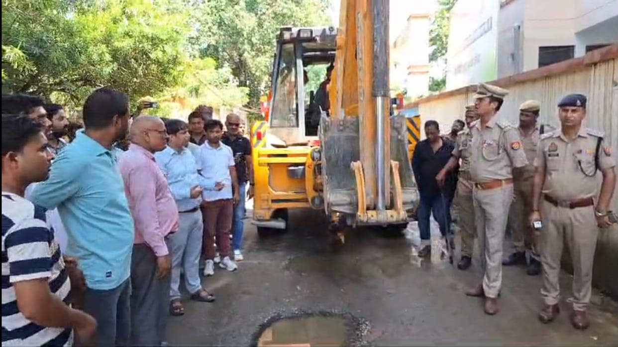 An altercation between police and administration officials, breaking boundary police station in Siddharthngar