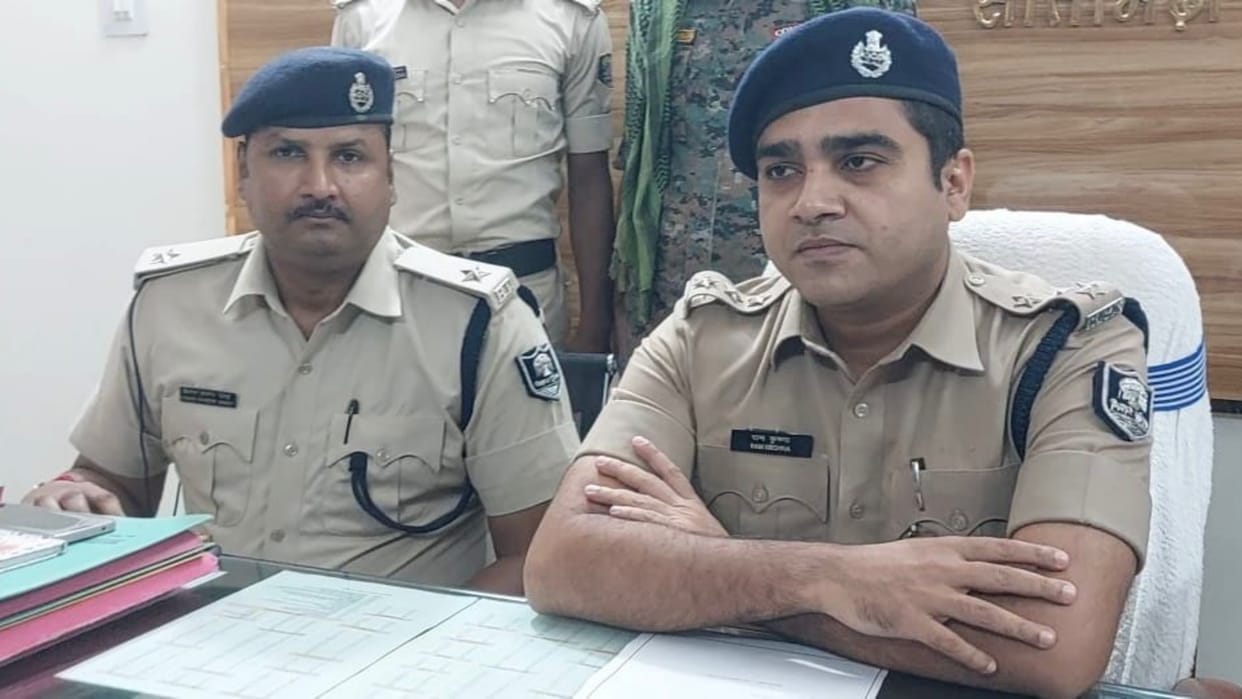 Sitamarhi News: Weapons recovered from hostel, miscreants used to live in rooms allotted in other's name