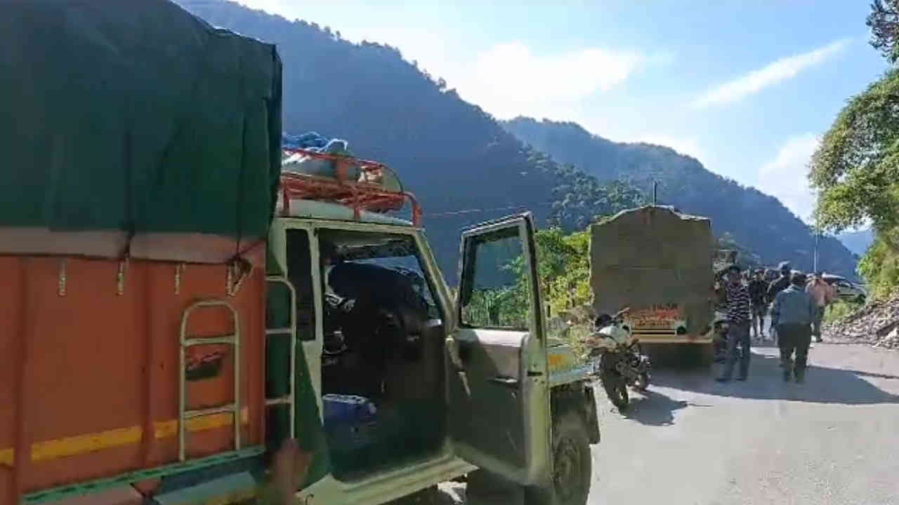 Uttarkashi Sangrali road damaged at many places trouble for ITBP soldiers roads closed in Jaunsar Bawar too