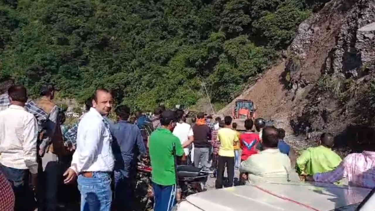 Uttarkashi Sangrali road damaged at many places trouble for ITBP soldiers roads closed in Jaunsar Bawar too