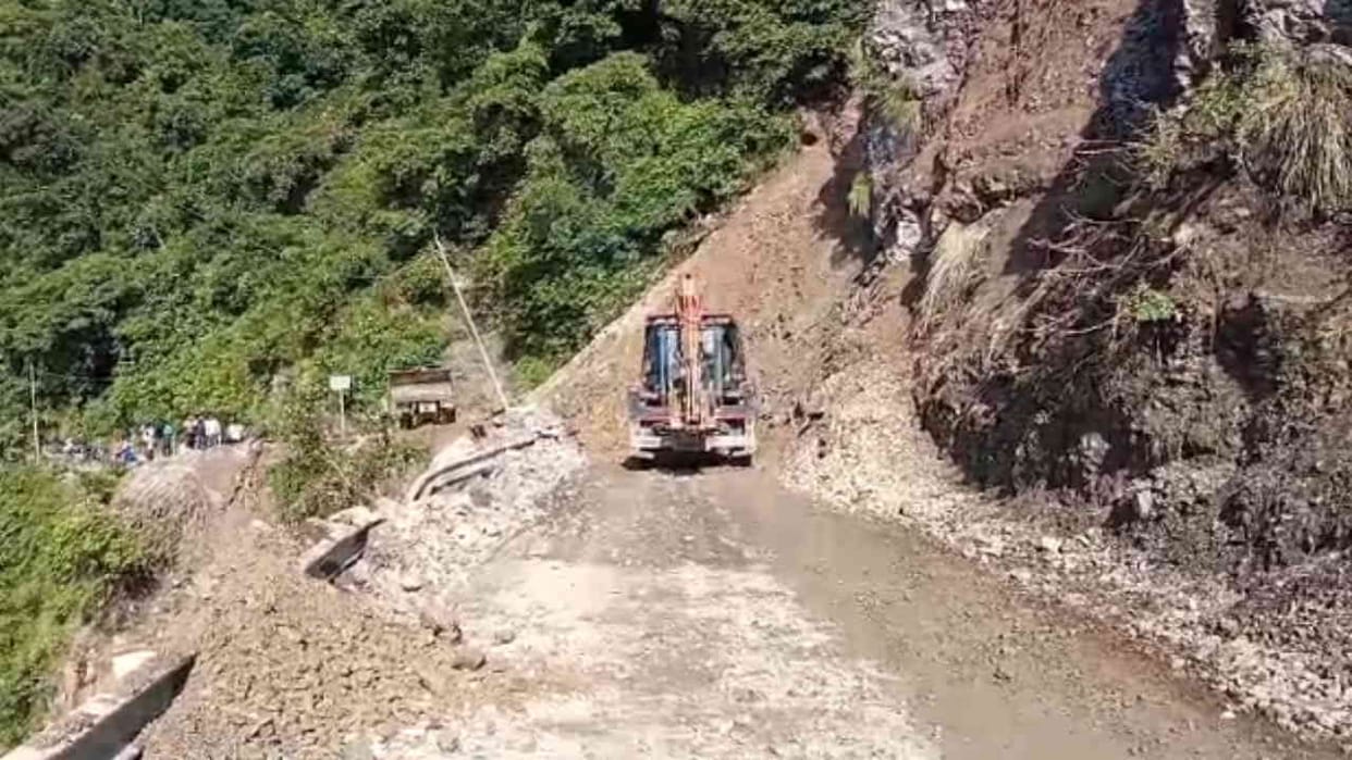 Tharali-Dungri motor road opened after 44 days Chamoli Uttarakhand News in hindi