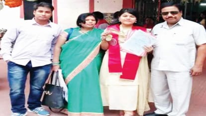 Daughters shine: Akanksha will get Atul Maheshwari and Deepanshi will get Murari Lal Maheshwari Gold Medal