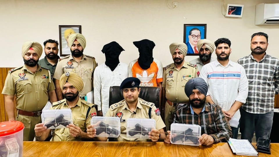 Two Arms smuggler arrested in Tarn Taran who Arms smuggling from Pakistan four Glock pistols recovered