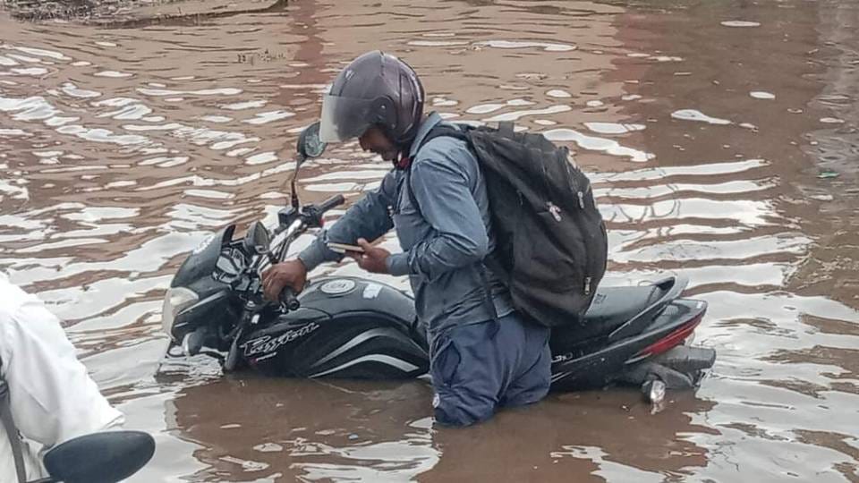 Agra-Delhi Highway became a lake in the rain People struggled for hours vehicles stopped