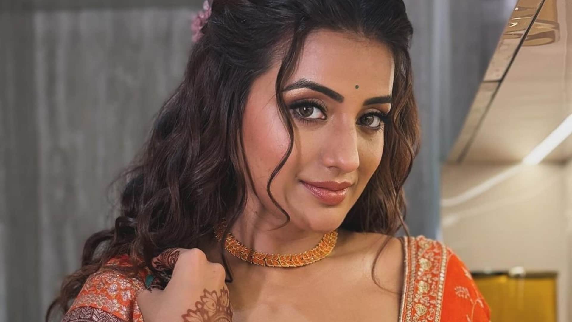 Akshara Singh celebrates her 33th Birthday on her special day know her net worth love life career and more