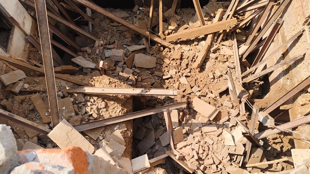 girl injured due to balcony collapse in Ramnagar dies injured woman also critical condition