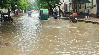 UP Weather: Varanasi received 40 mm rainfall in one hour, water entered shops and houses; BHU hospital submerg