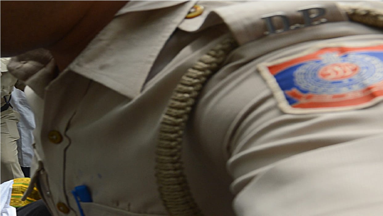 Delhi Police SI who demanded bribe escaped in CBI raid